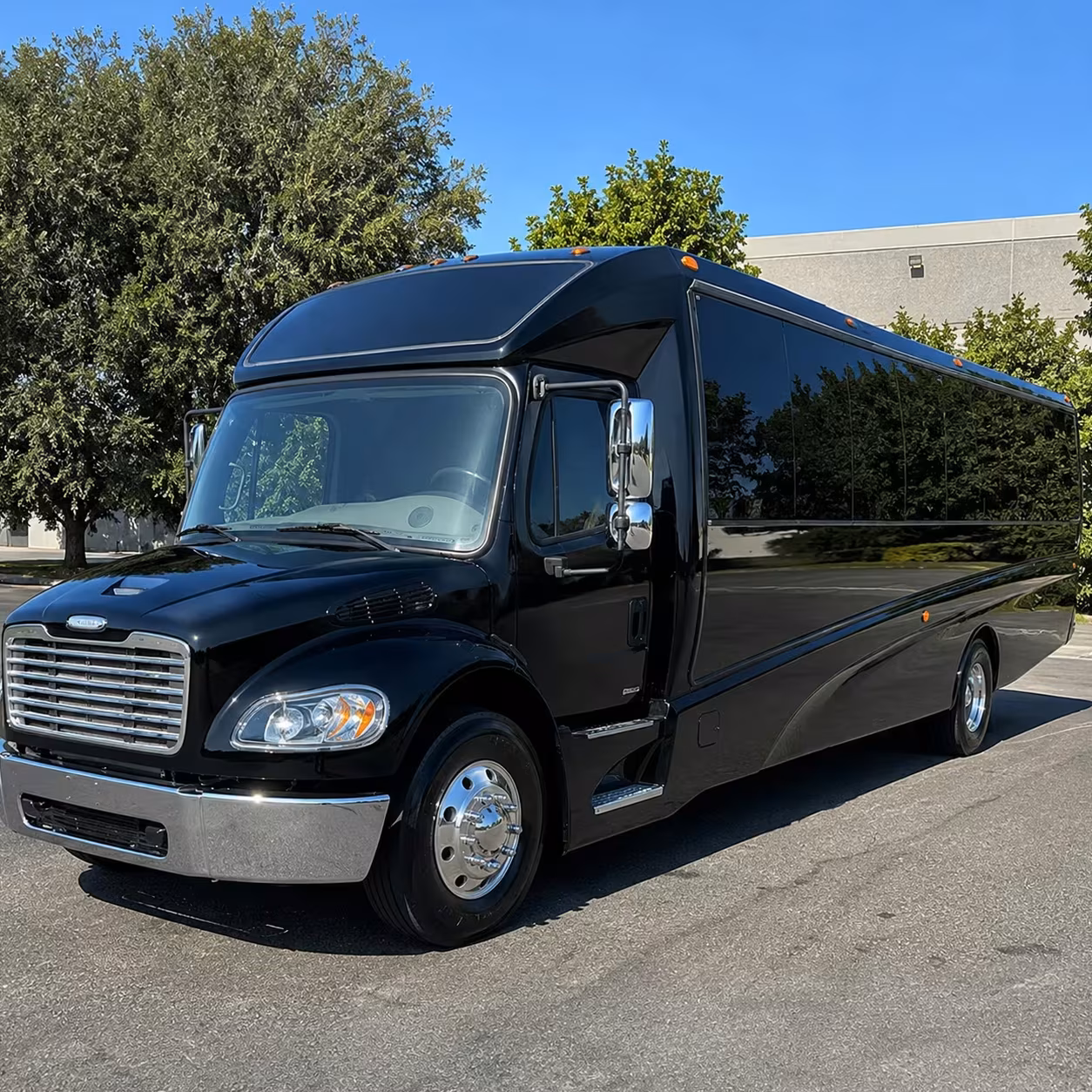 knoxville 28 passenger minibus rental