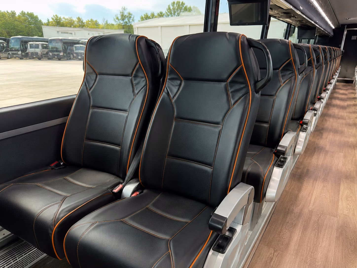 knoxville bus rentals from mcghee tyson airport for wedding guests