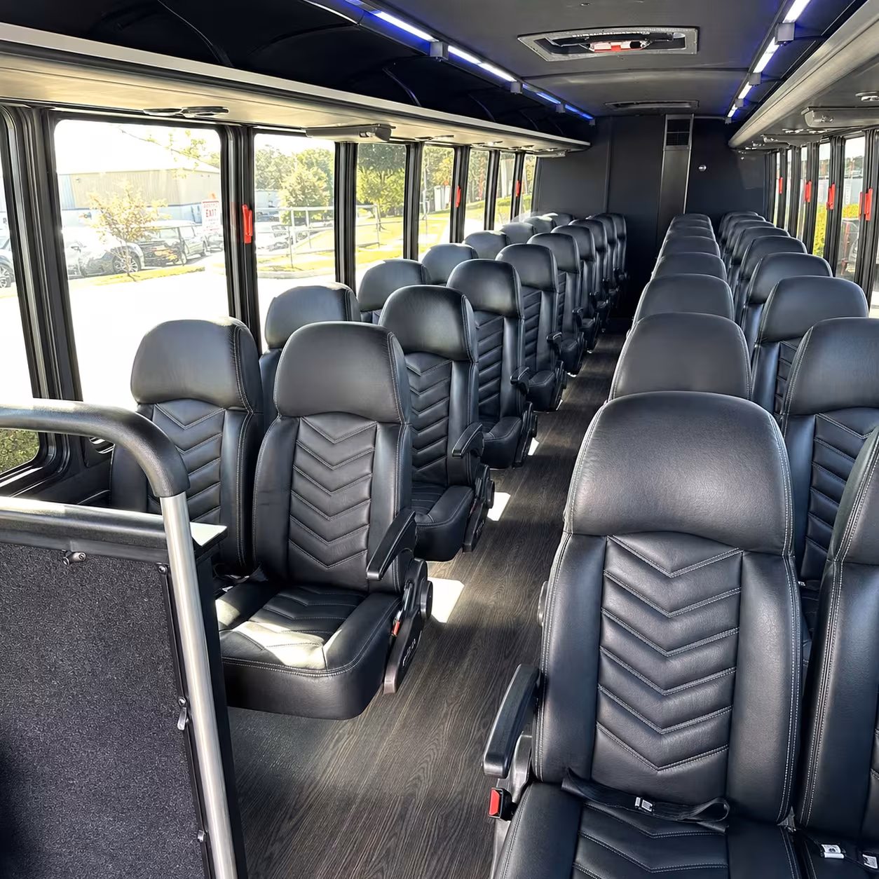knoxville minibus rentals that keep arriving groups together