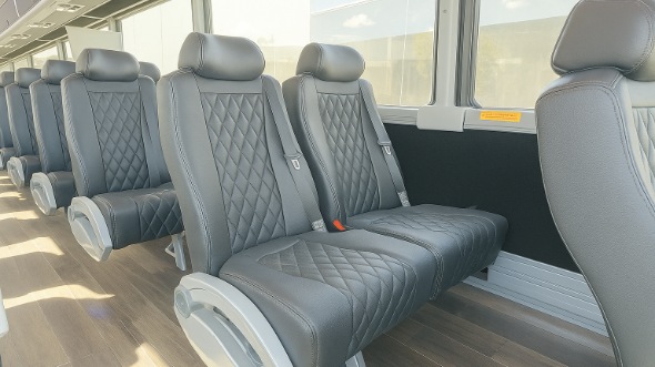 knoxville 28 passenger minibus rental